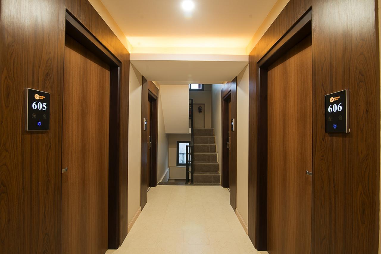Eastern Hotel Янгон Екстериор снимка