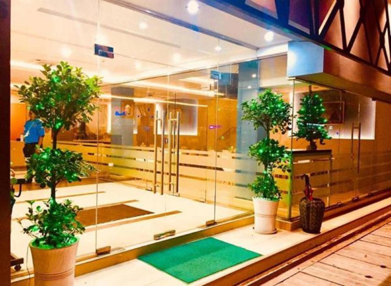 Eastern Hotel Янгон Екстериор снимка