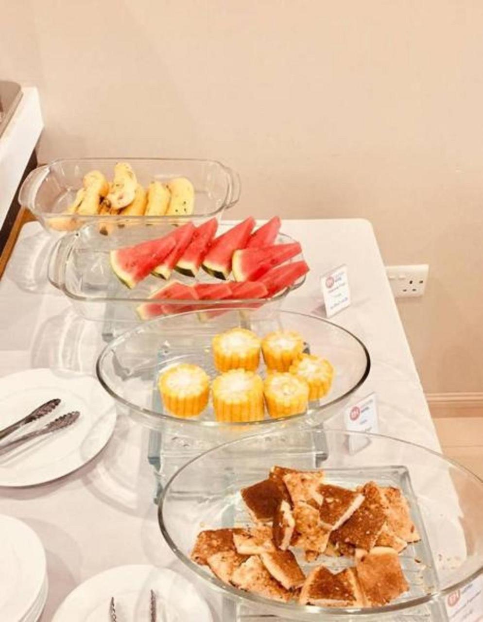 Eastern Hotel Янгон Екстериор снимка